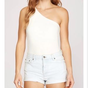 One shoulder white bodysuit 🤍